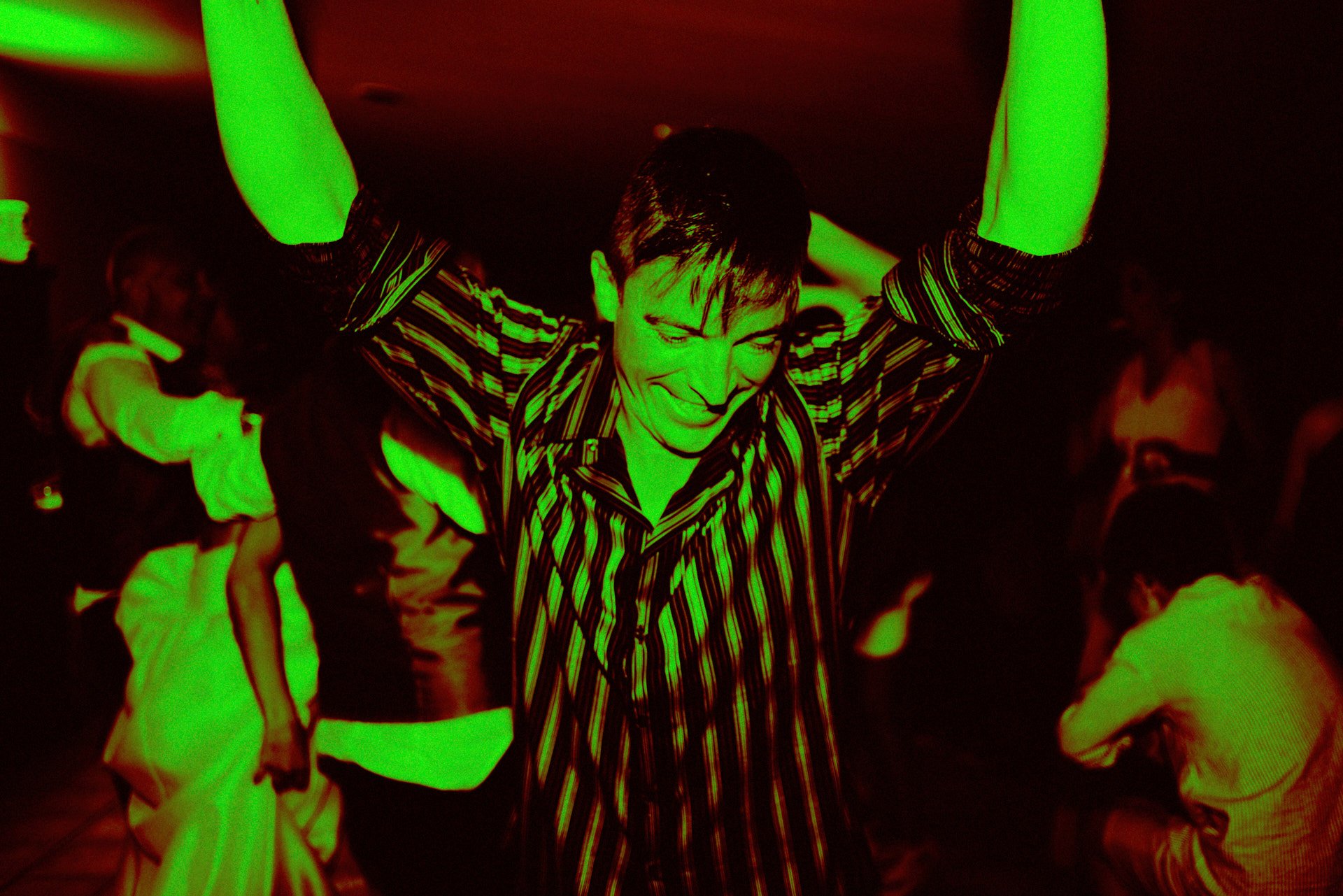 voda-festa-baile-virado-monocromo-diversion